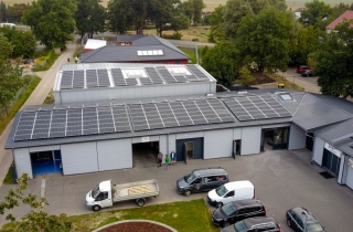 Pessin - 100 kWp PV-Anlage auf dem Dach der SERANA EUROPE GmbH