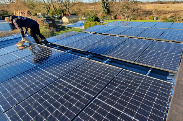 Photovoltaikmodule auf einer Garage